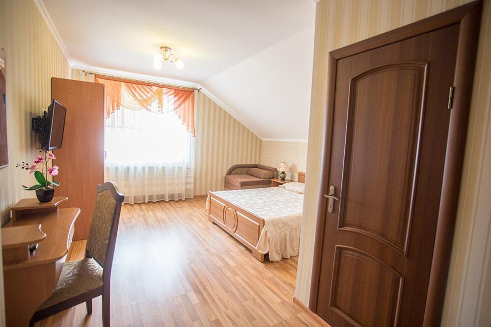 Hotel Goldenluxe Beregovo Exterior foto