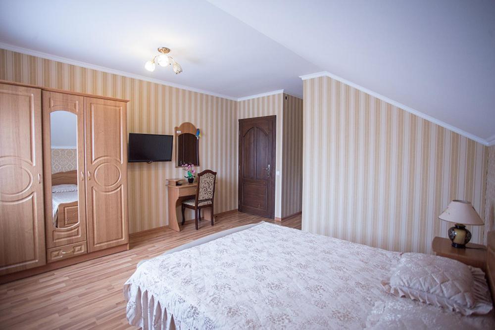 Hotel Goldenluxe Beregovo Exterior foto