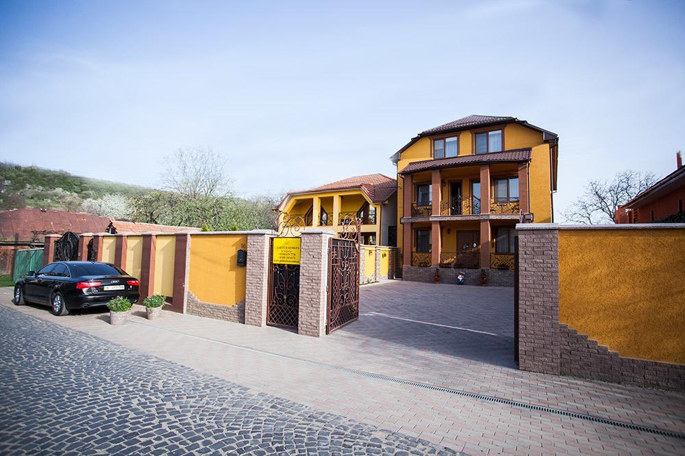 Hotel Goldenluxe Beregovo Exterior foto