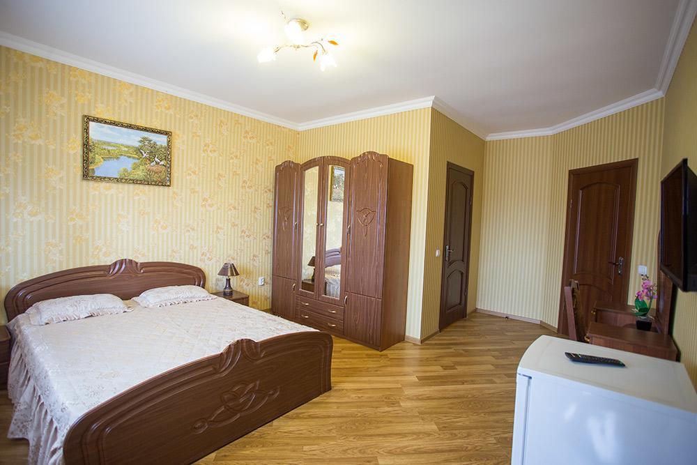 Hotel Goldenluxe Beregovo Exterior foto